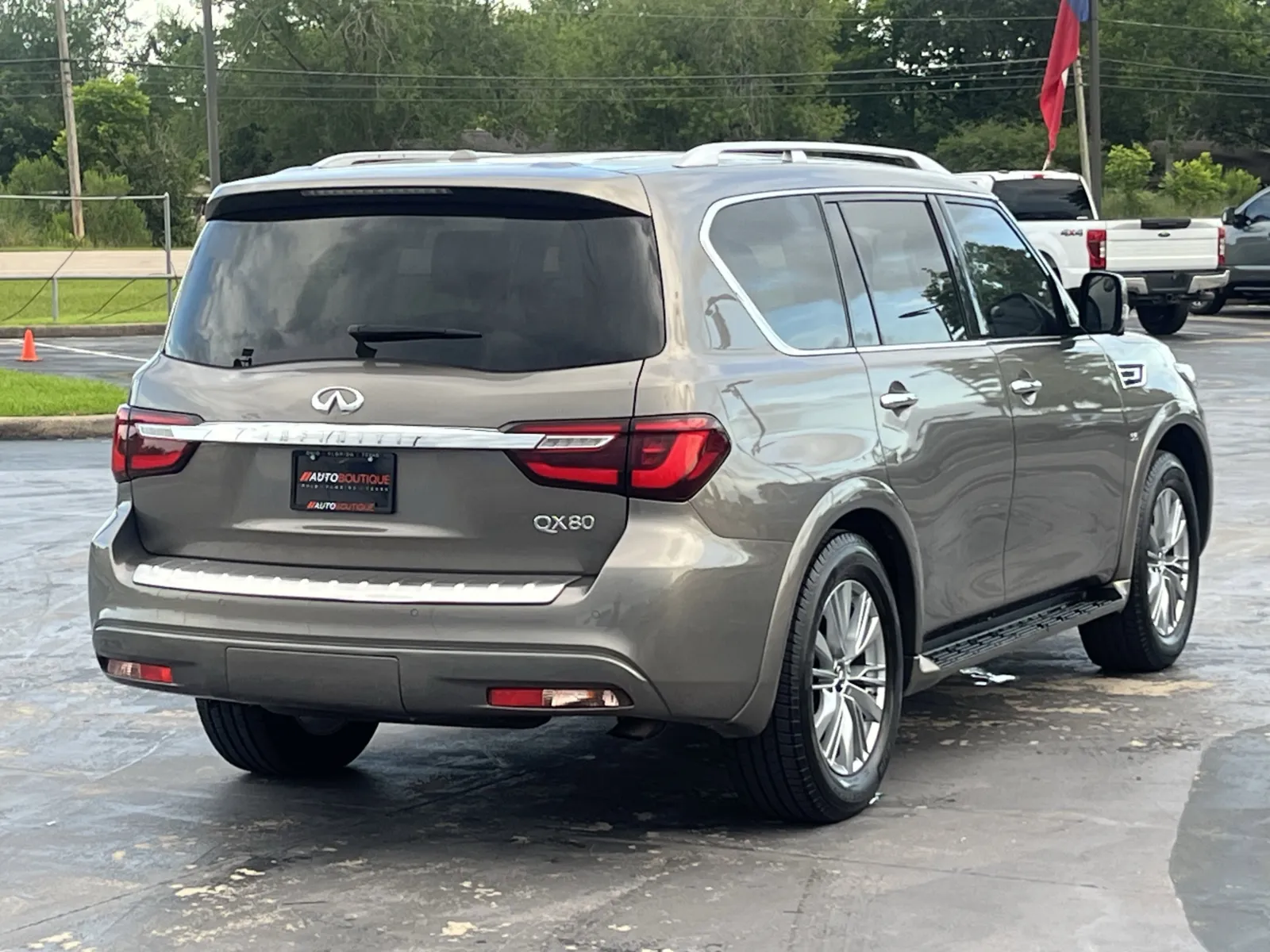 Infiniti QX80 photo 7