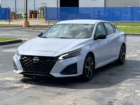 Photos of 2024 Nissan Altima 2.5 SR for sale in Alvin, TX at Auto Boutique Texas