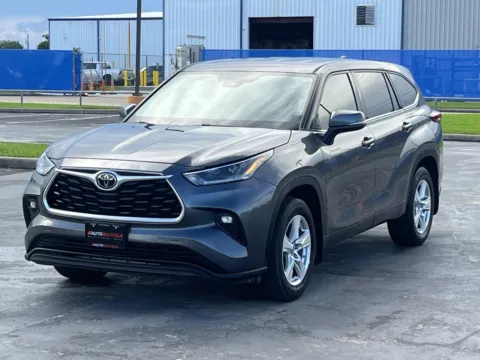 Another view of 2021 Toyota Highlander LE for sale in Alvin, TX at Auto Boutique Texas