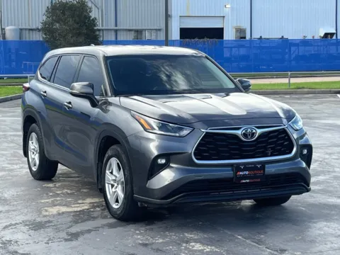 Photos of 2021 Toyota Highlander LE for sale in Alvin, TX at Auto Boutique Texas