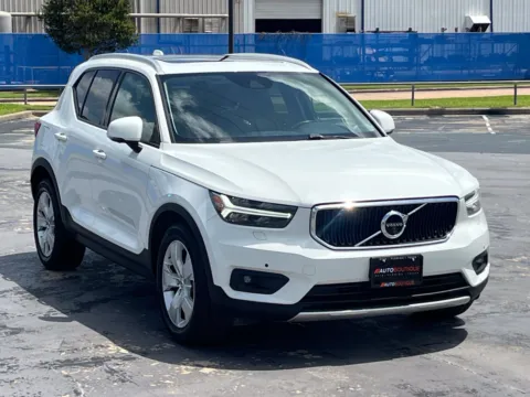 Photos of 2020 Volvo XC40 Momentum for sale in Alvin, TX at Auto Boutique Texas