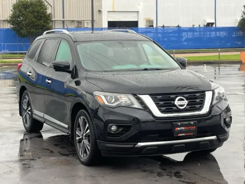 Photos of 2017 Nissan Pathfinder Platinum for sale in Alvin, TX at Auto Boutique Texas