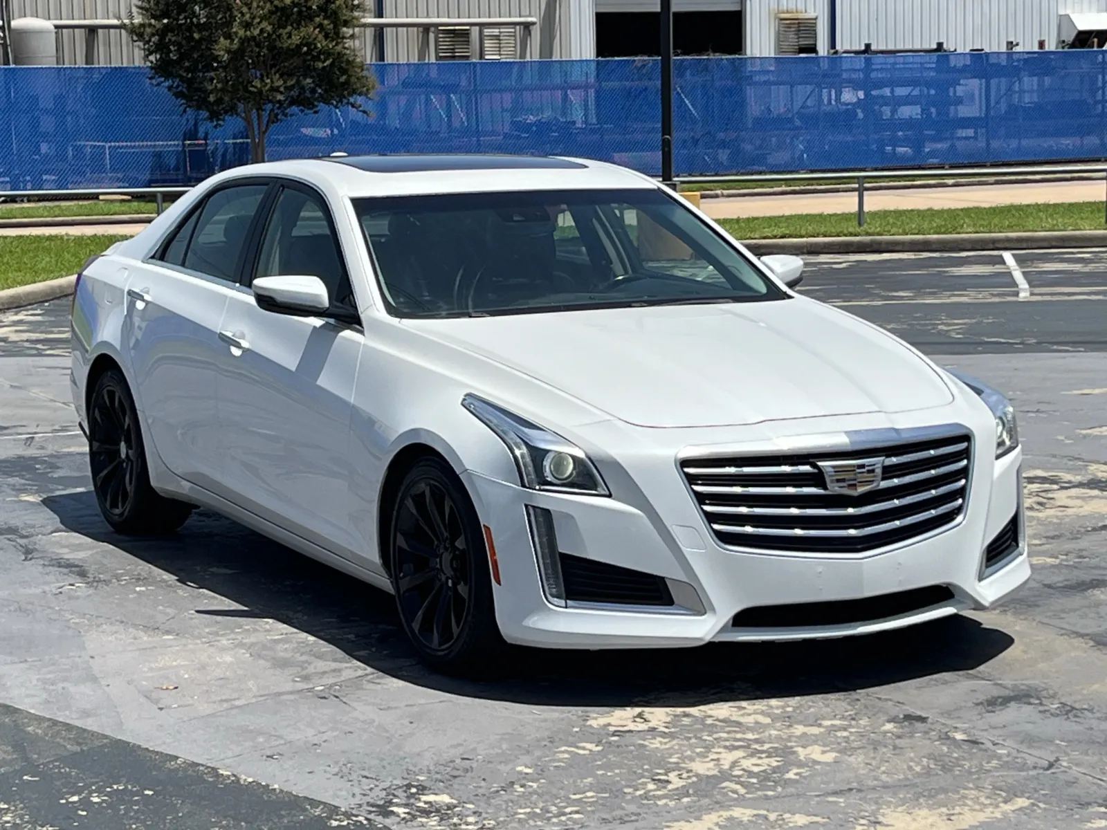 Cadillac CTS photo 2