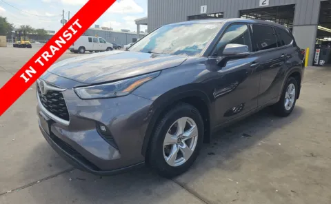 Gray 2022 Toyota Highlander LE for sale in Alvin, TX