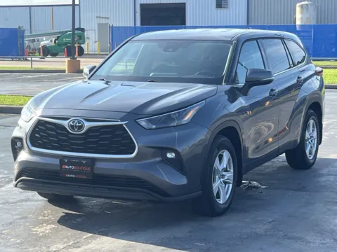 Another view of 2022 Toyota Highlander LE for sale in Alvin, TX at Auto Boutique Texas