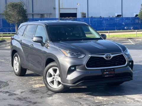 Photos of 2022 Toyota Highlander LE for sale in Alvin, TX at Auto Boutique Texas