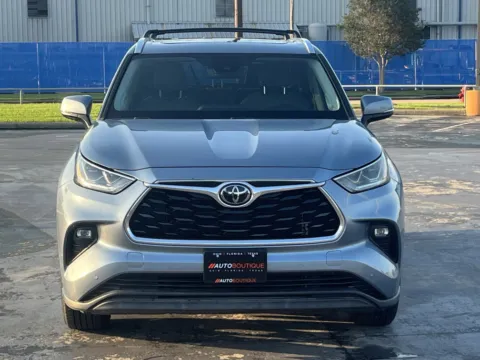 More photos of 2022 Toyota Highlander Limited at Auto Boutique Texas, TX