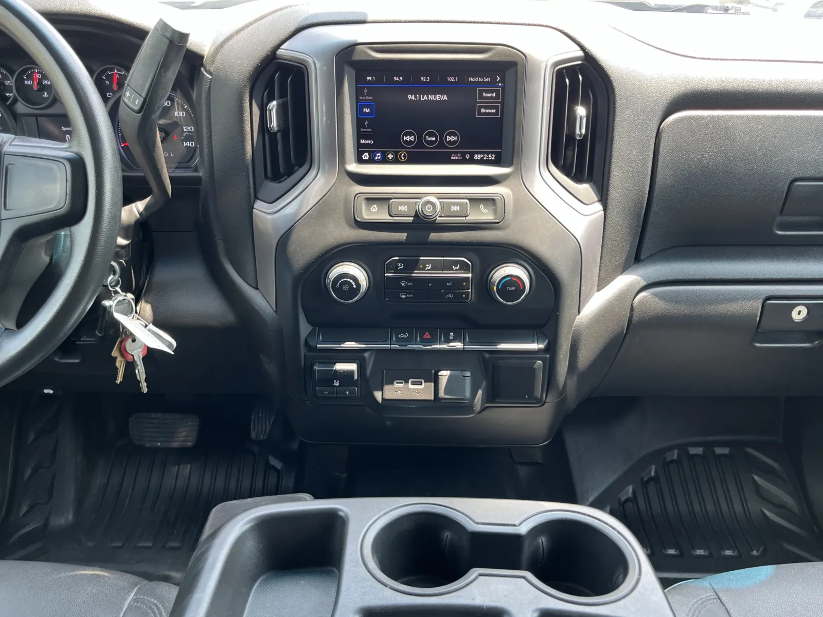 Chevrolet Silverado photo 20