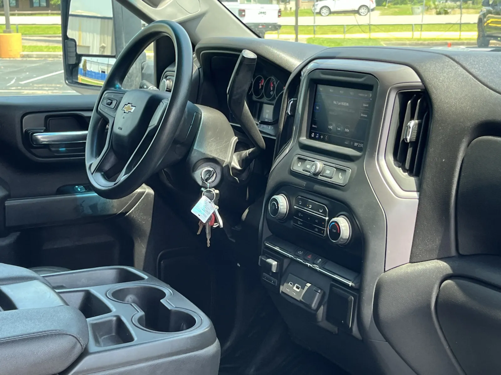 Chevrolet Silverado photo 12