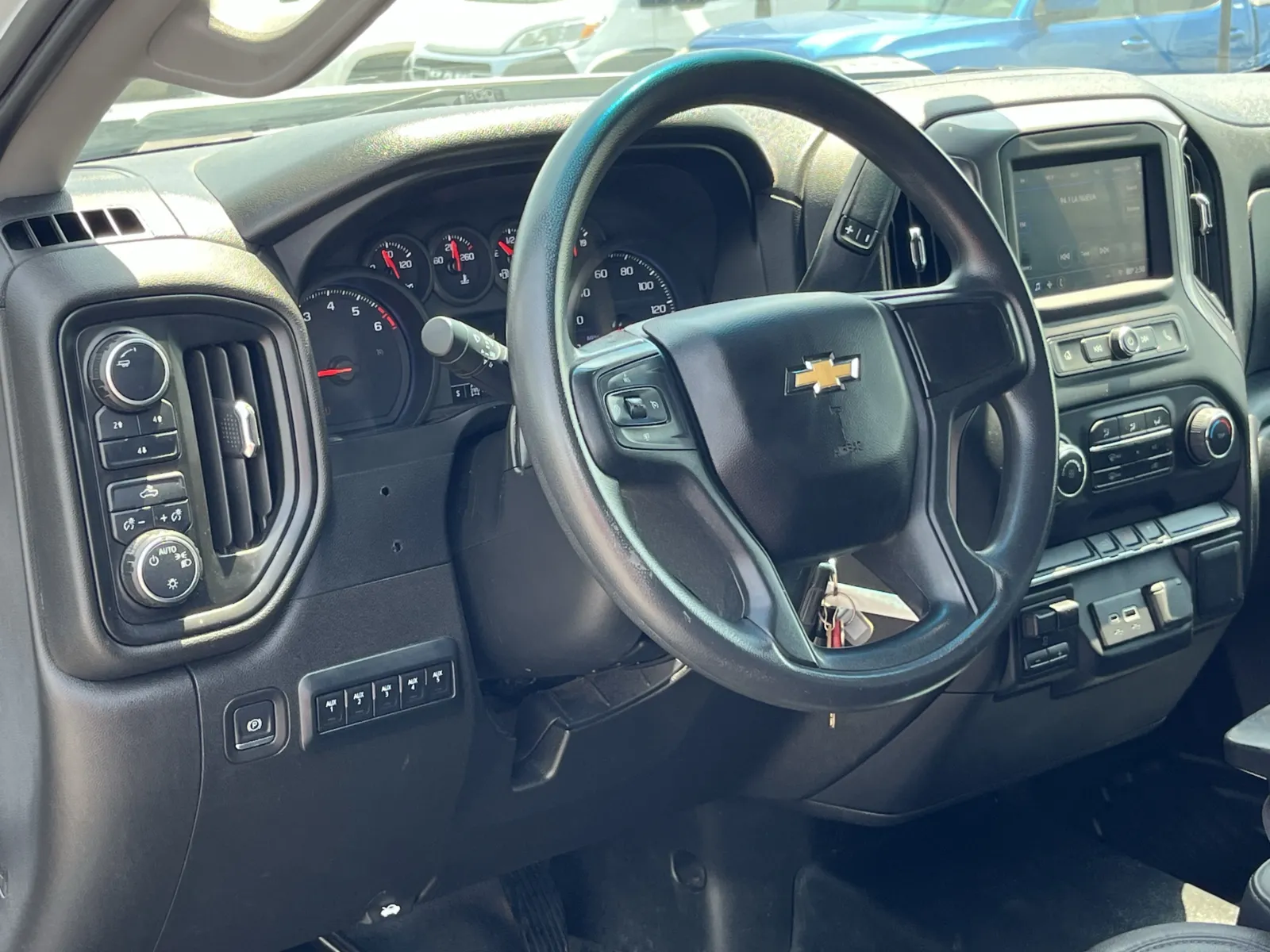 Chevrolet Silverado photo 11