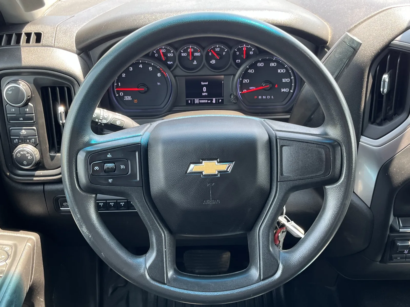 Chevrolet Silverado photo 14
