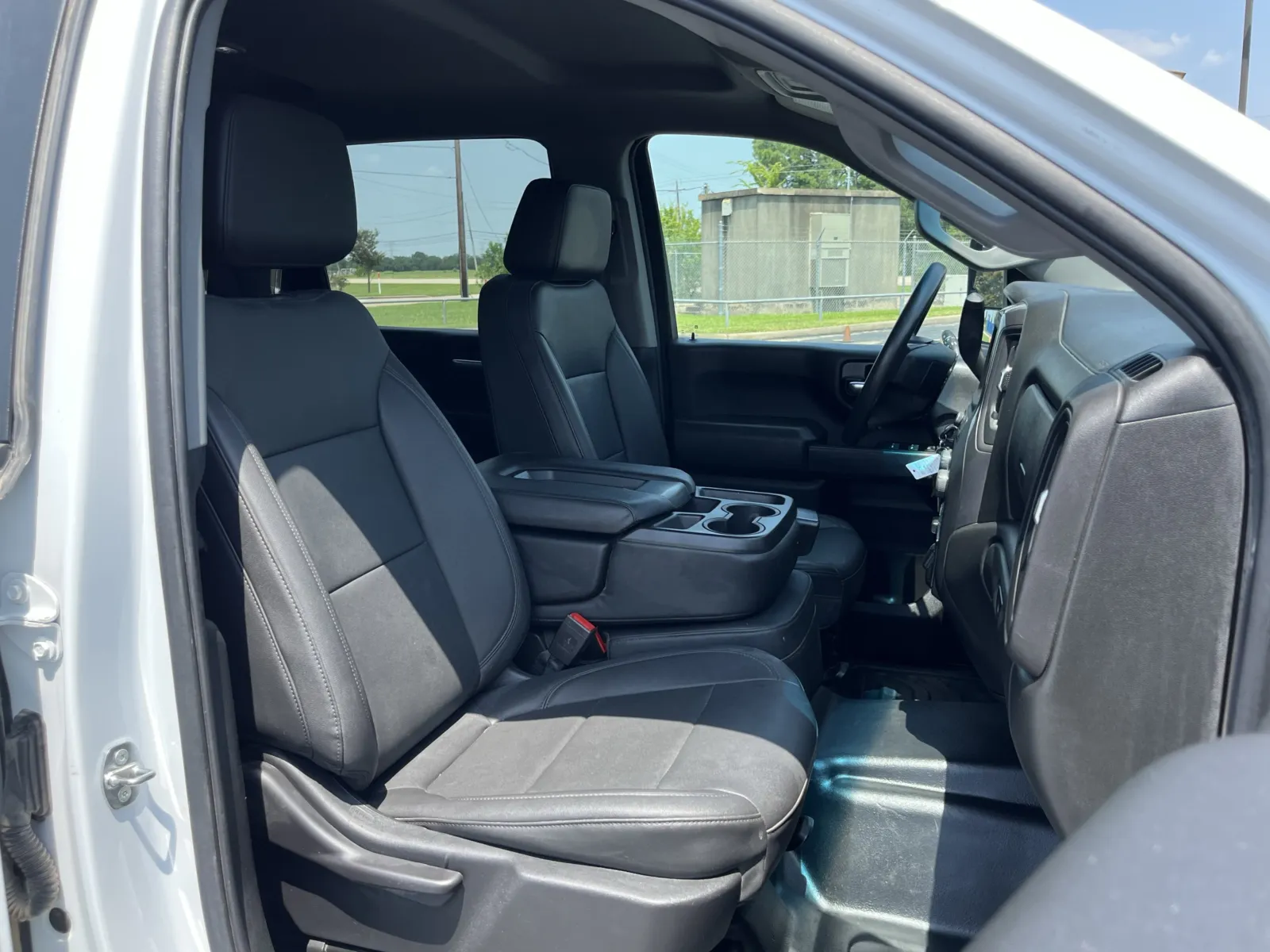 Chevrolet Silverado photo 23