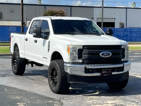 Another view of 2017 Ford Super Duty F-250 SRW XL for sale in Alvin, TX at Auto Boutique Texas