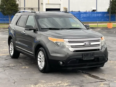 Photos of 2015 Ford Explorer XLT for sale in Alvin, TX at Auto Boutique Texas