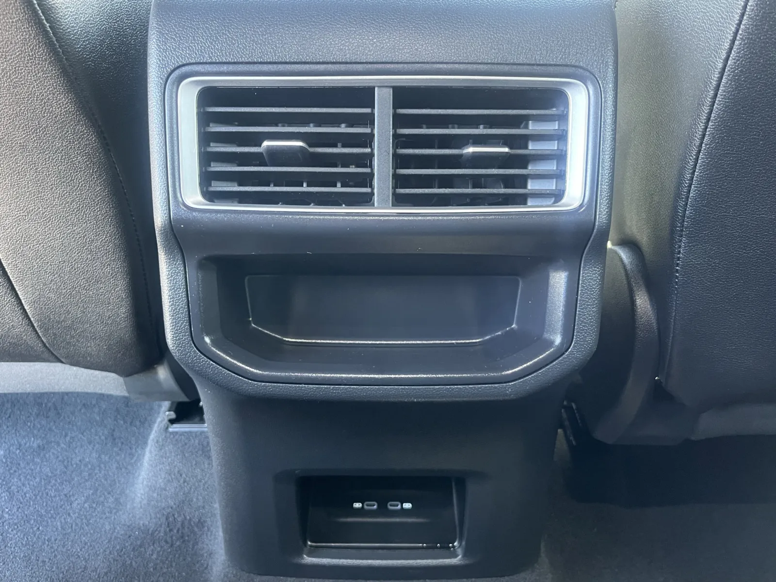 Volkswagen Atlas Cross Sport photo 25