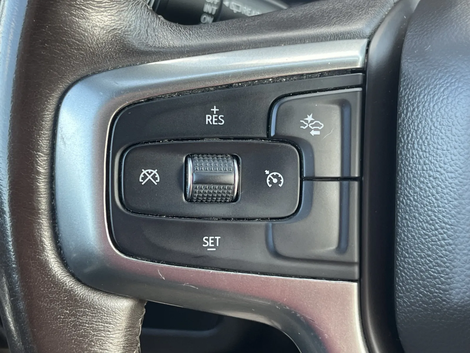 Chevrolet Suburban photo 16