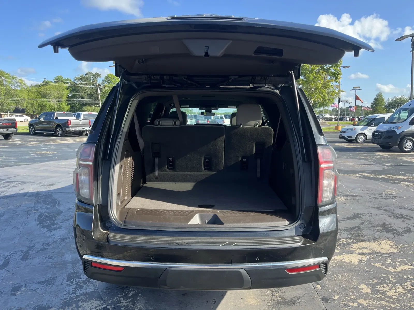 Chevrolet Suburban photo 9