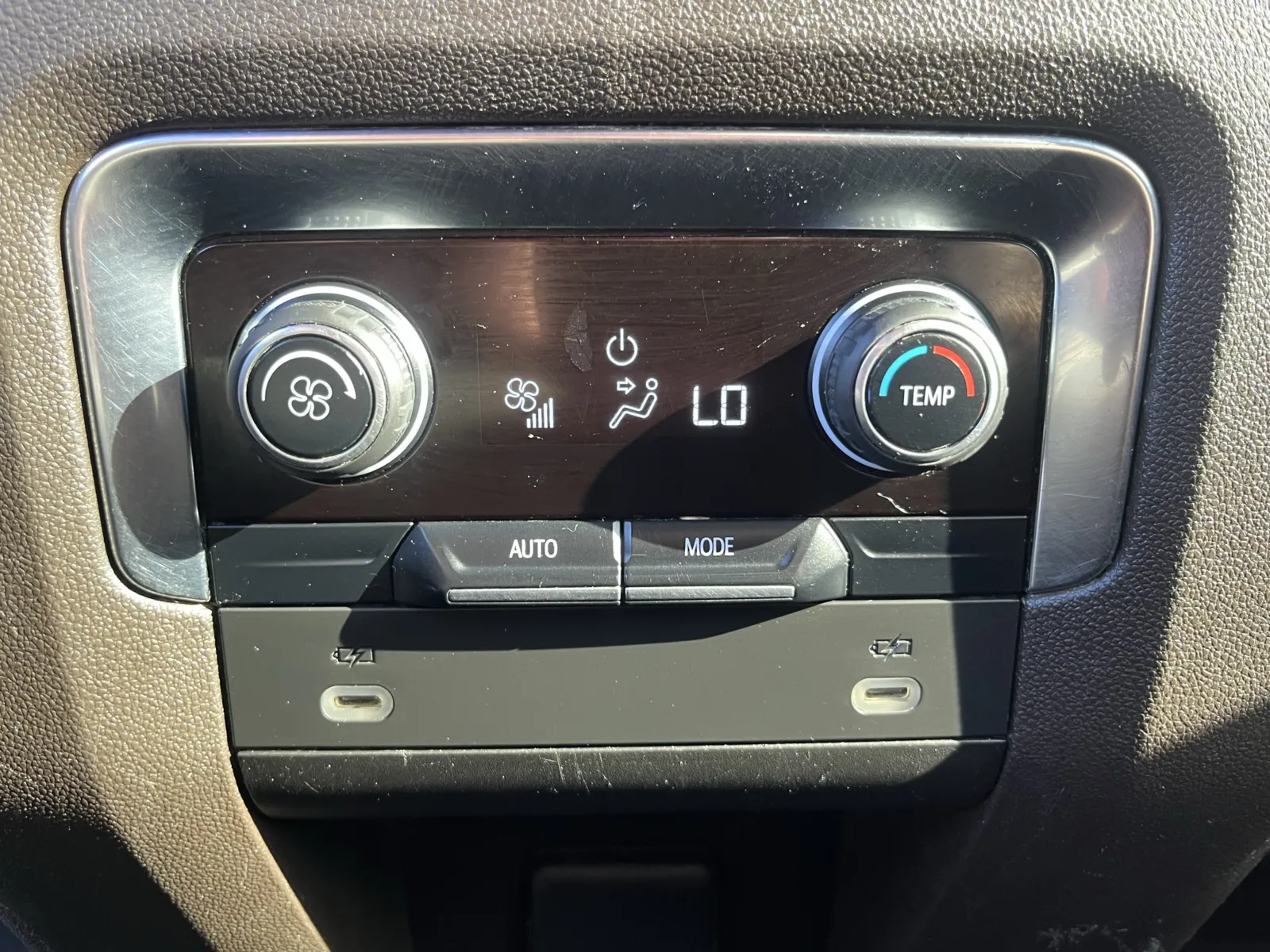 Chevrolet Suburban photo 26