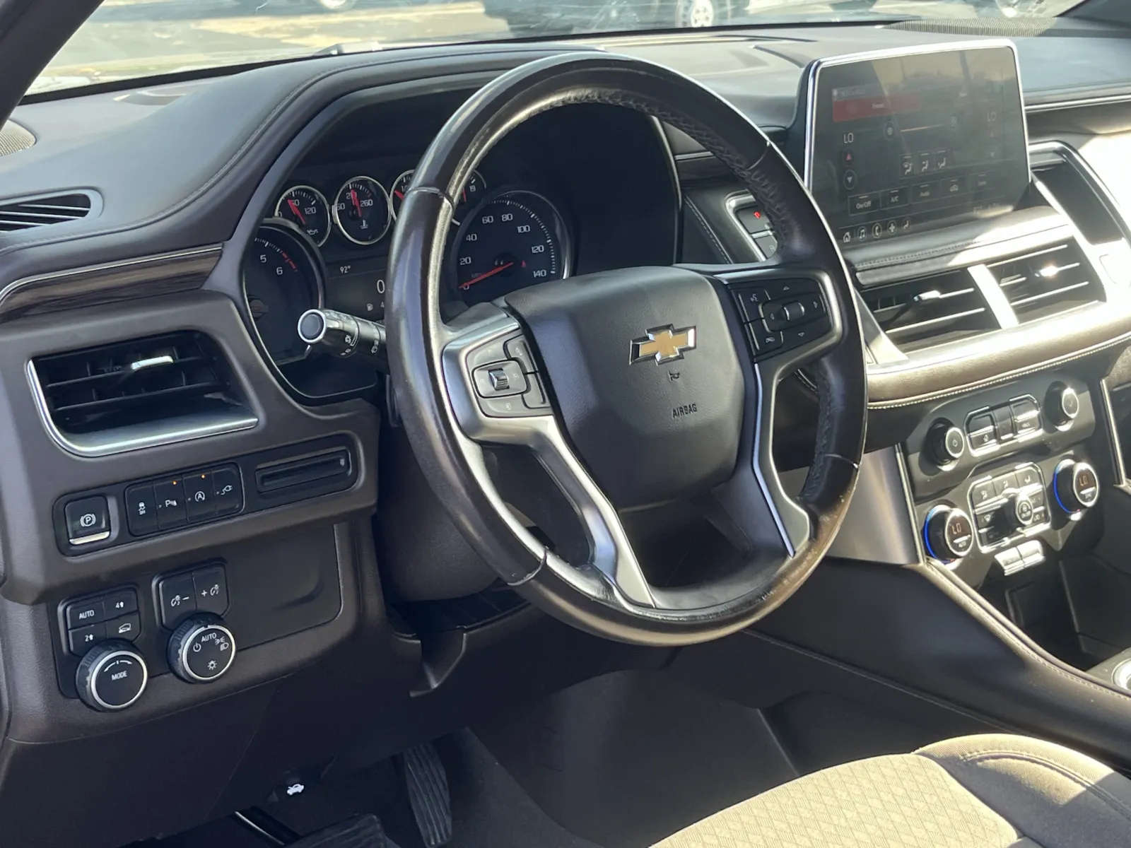 Chevrolet Suburban photo 12