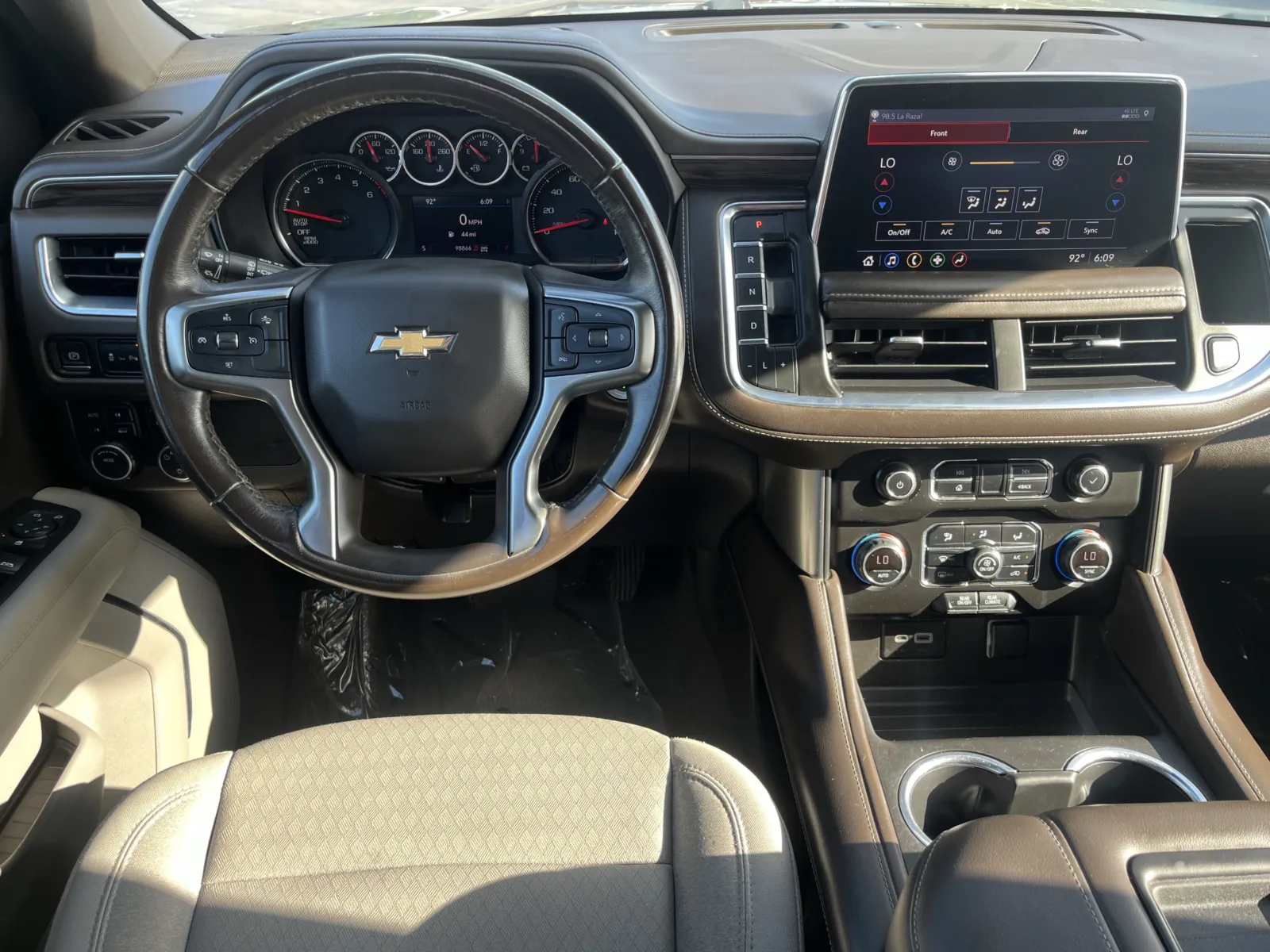 Chevrolet Suburban photo 14