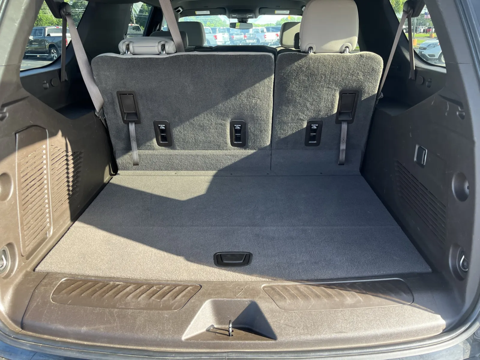 Chevrolet Suburban photo 10