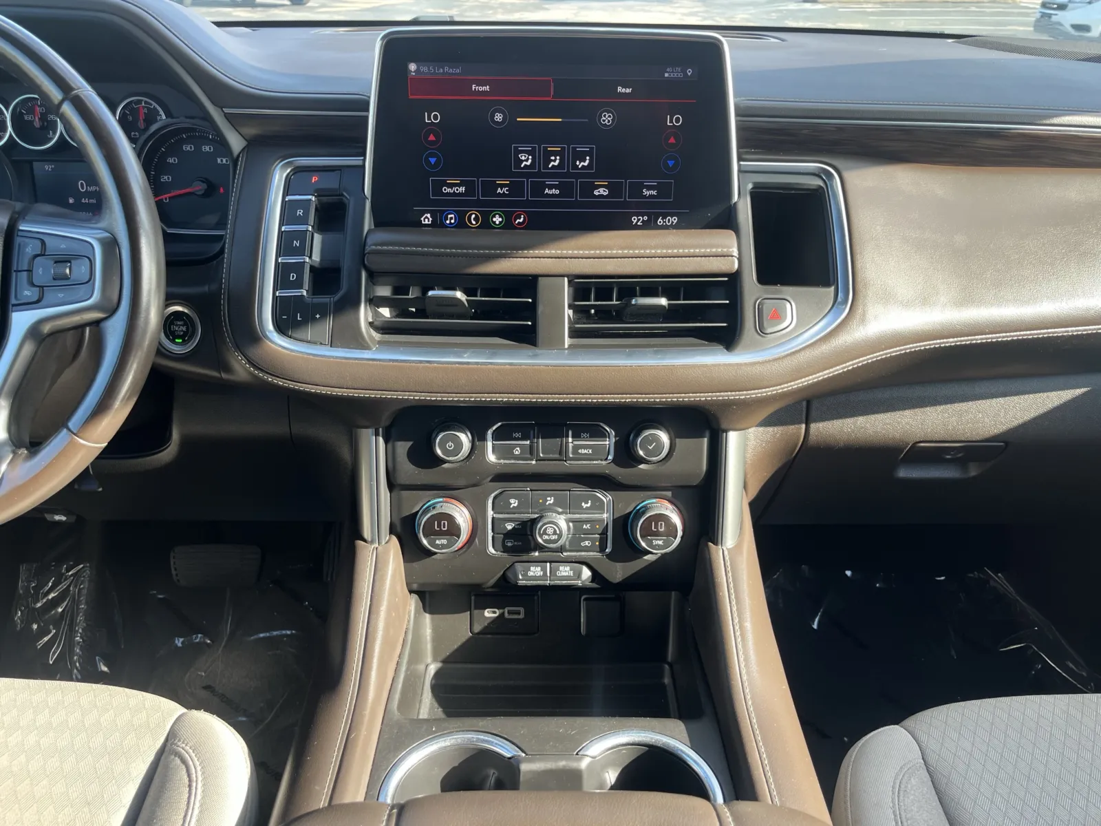 Chevrolet Suburban photo 23