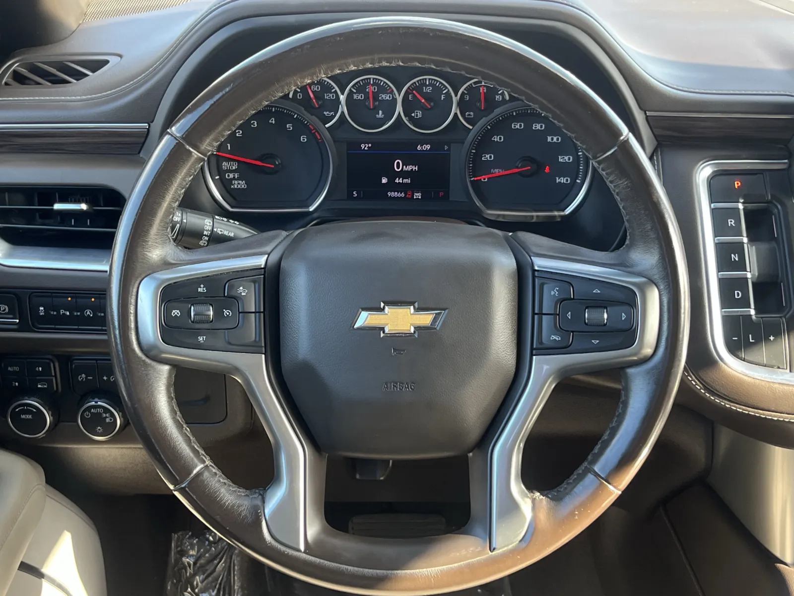 Chevrolet Suburban photo 15