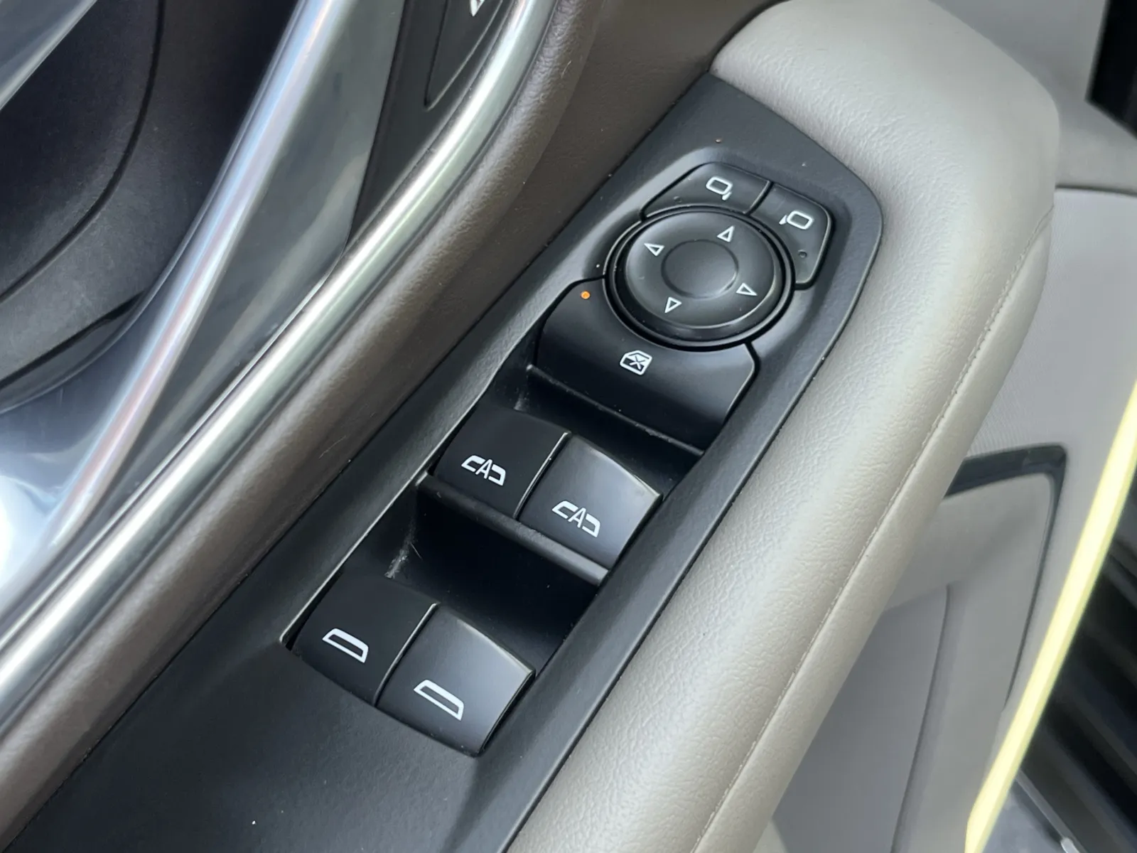 Chevrolet Suburban photo 24