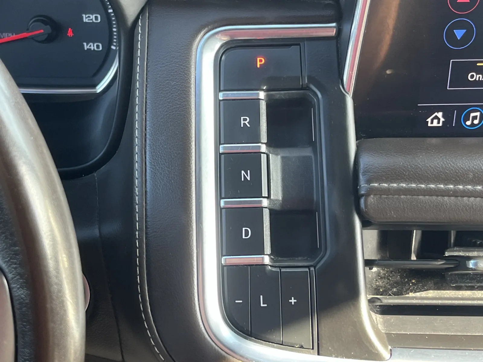 Chevrolet Suburban photo 19