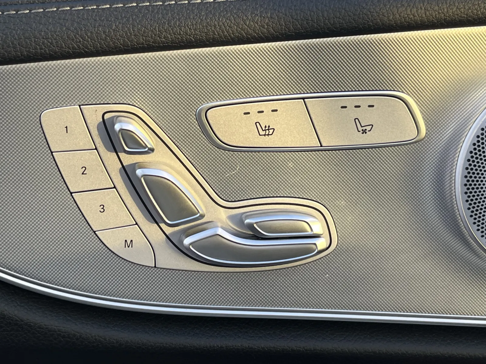 Mercedes-Benz E-Class photo 26