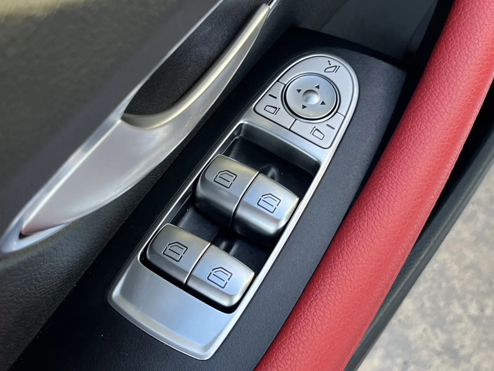 Mercedes-Benz E-Class photo 25