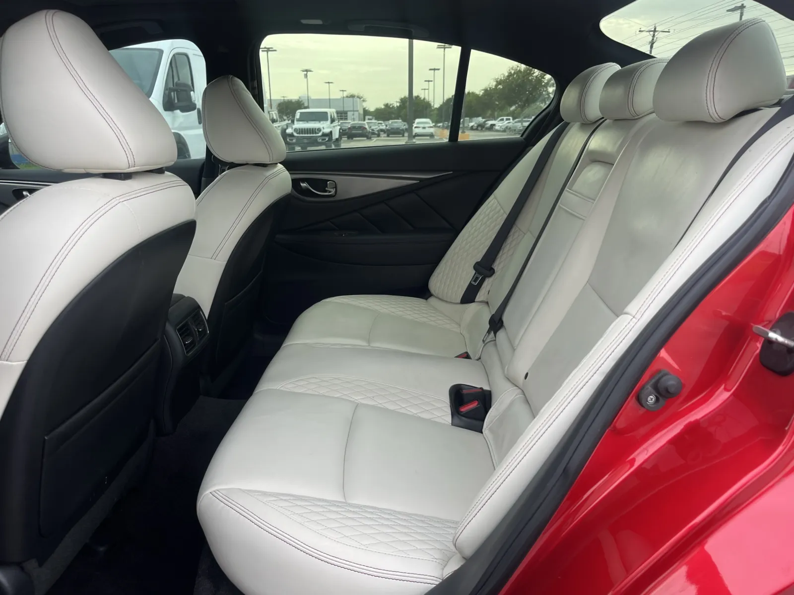 Infiniti Q50 photo 25