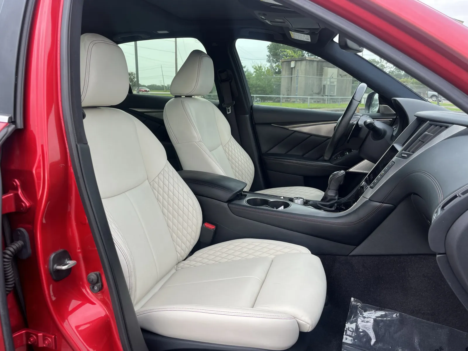 Infiniti Q50 photo 24