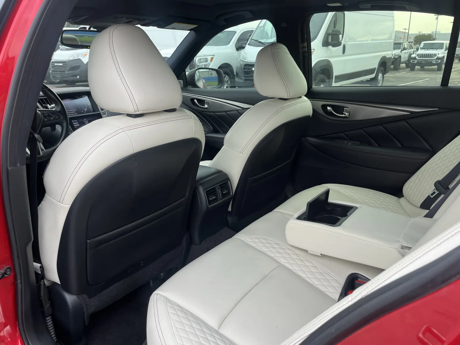 Infiniti Q50 photo 26