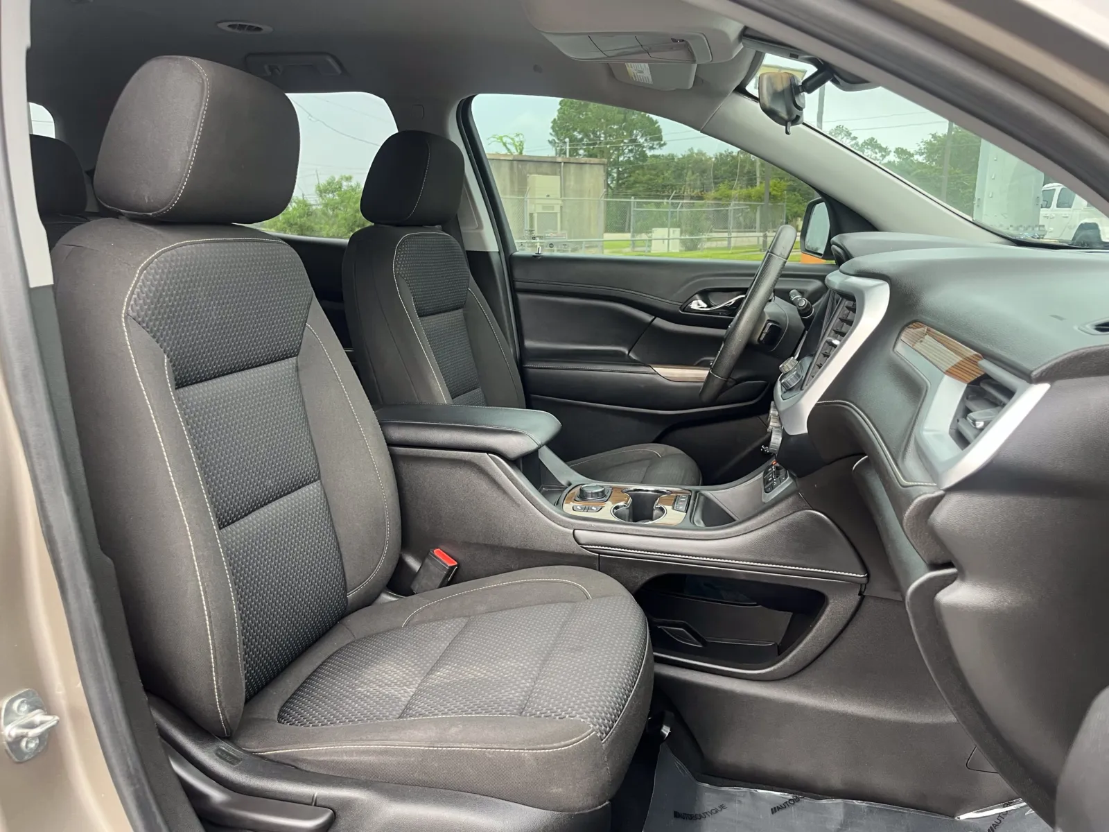 GMC Acadia photo 24