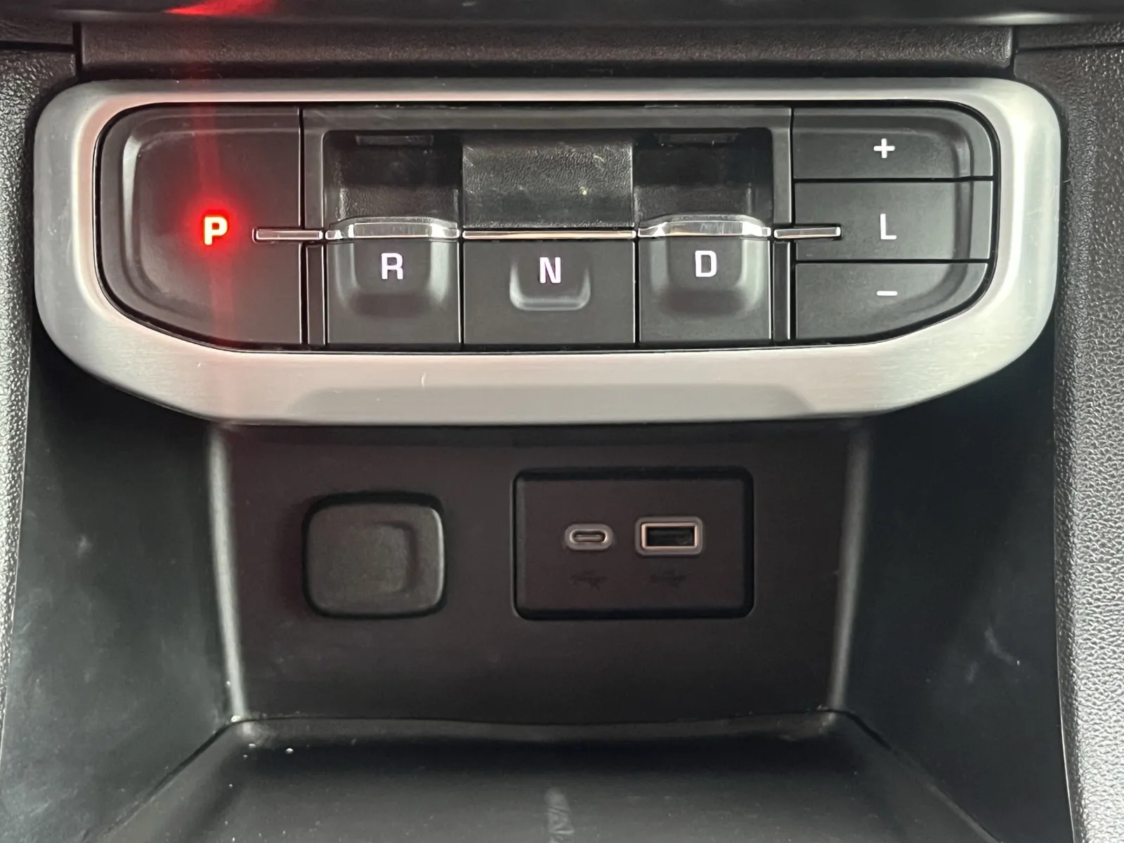 GMC Acadia photo 17