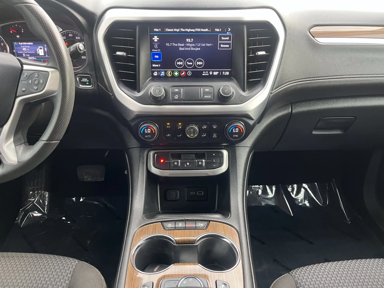 GMC Acadia photo 20