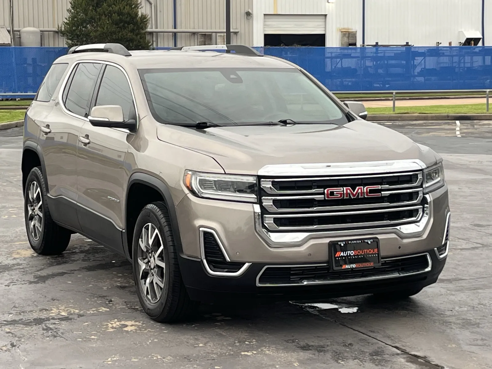 GMC Acadia photo 2
