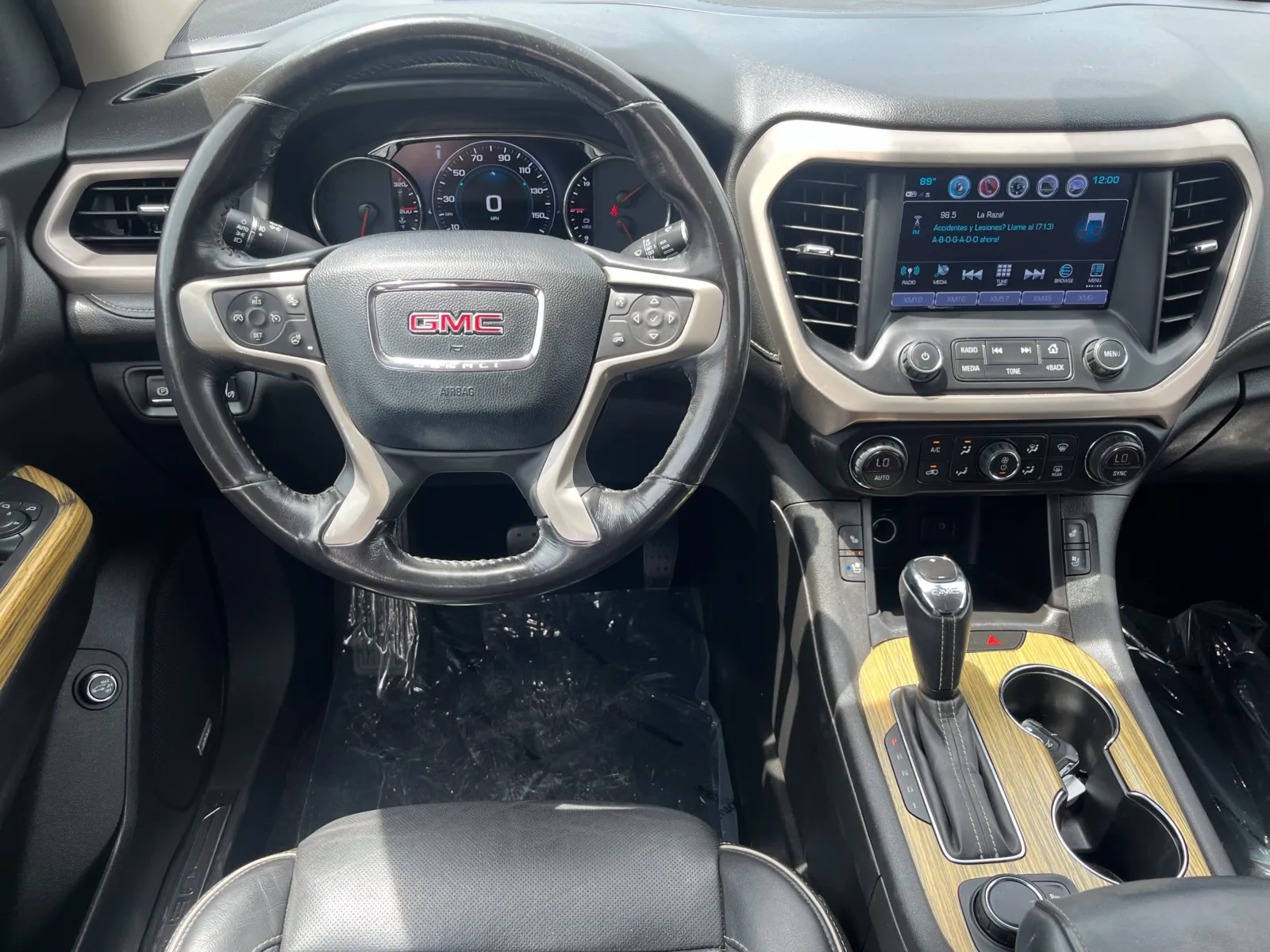 GMC Acadia photo 14