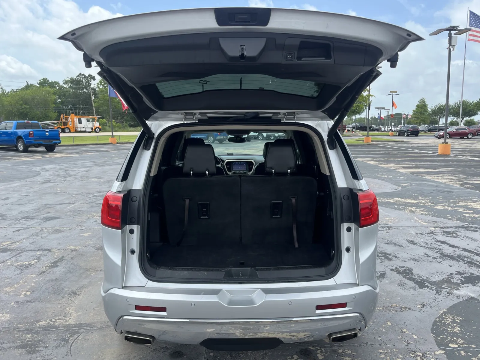 GMC Acadia photo 9