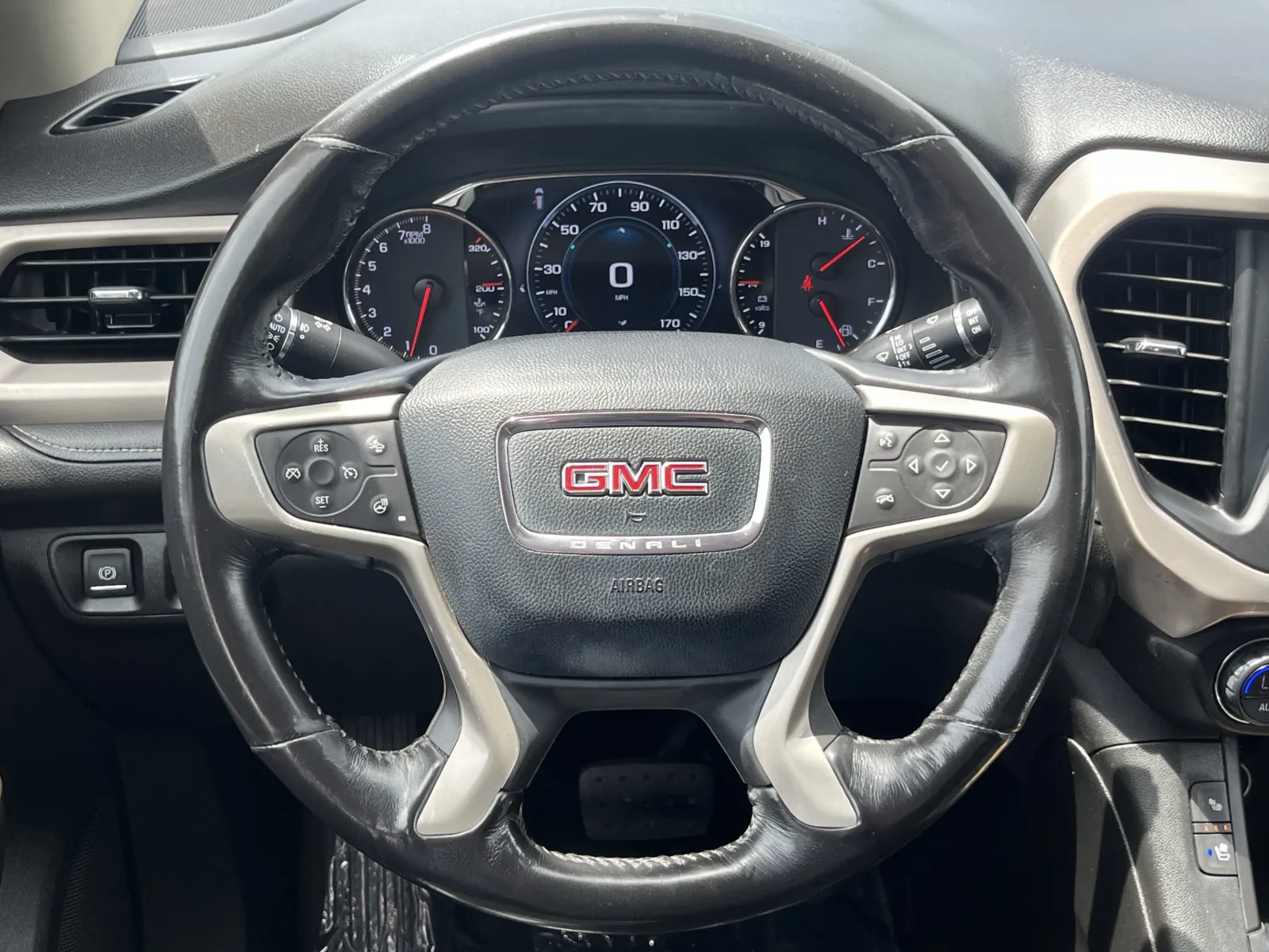 GMC Acadia photo 15