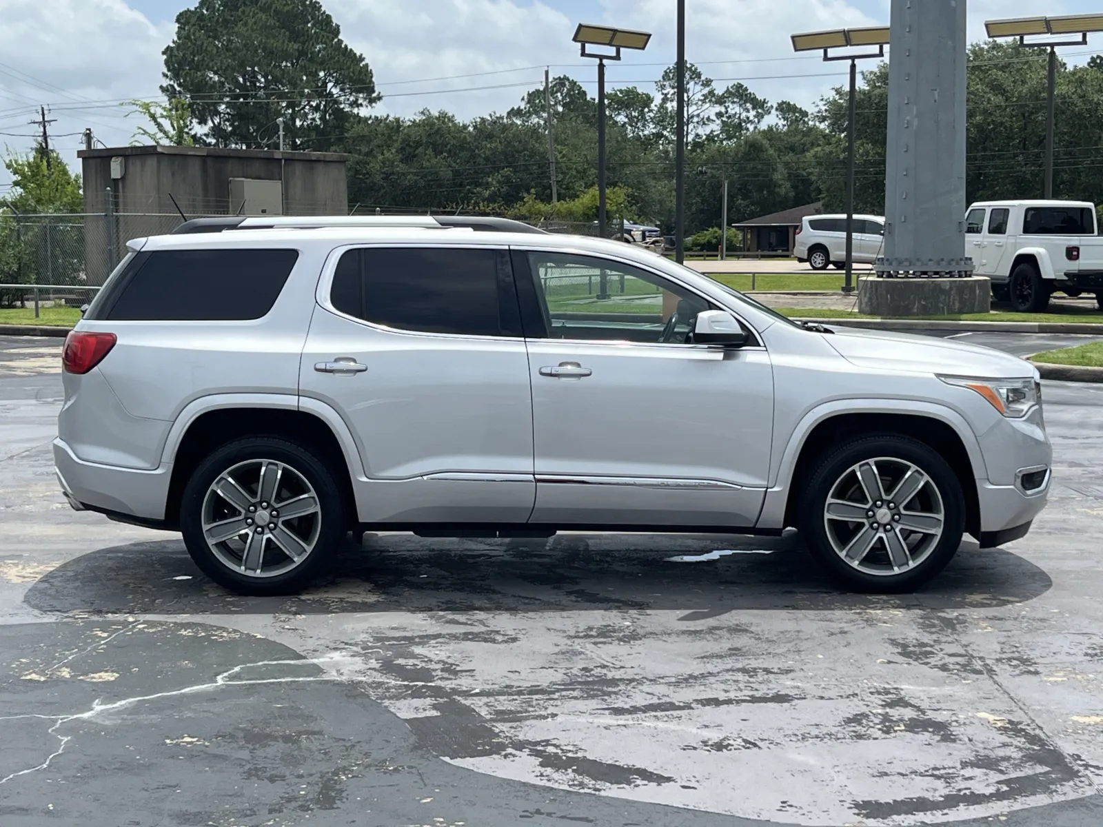 GMC Acadia photo 8
