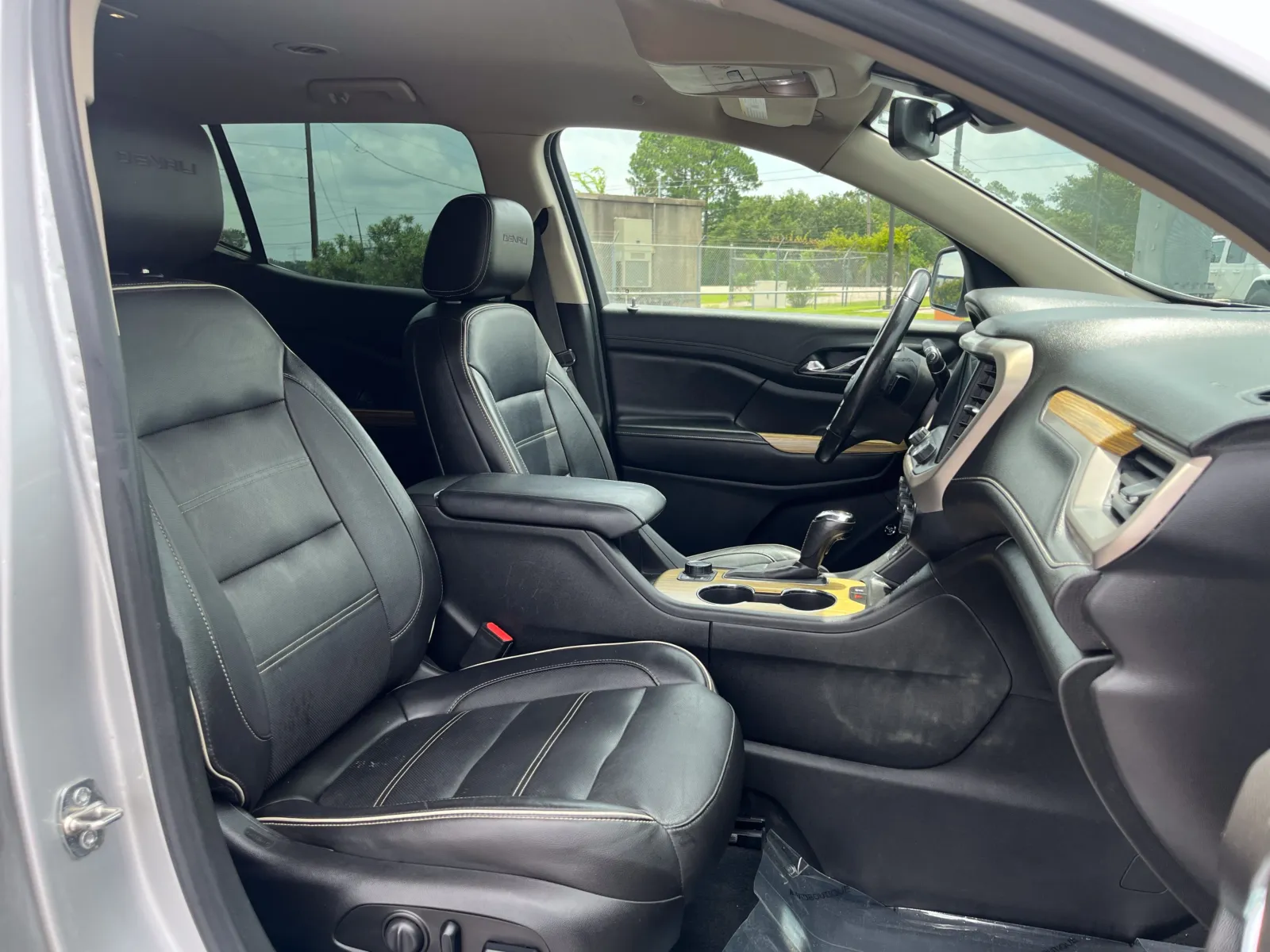 GMC Acadia photo 28