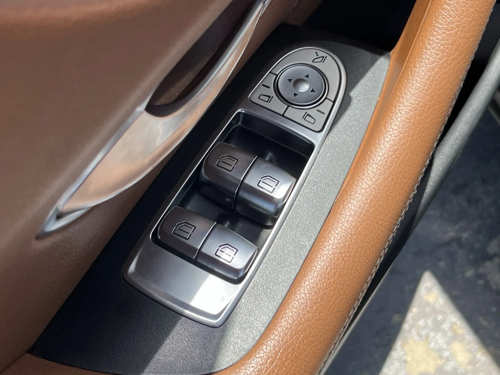 Mercedes-Benz E-Class photo 26
