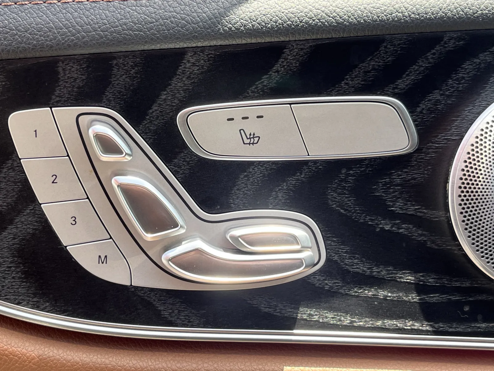Mercedes-Benz E-Class photo 27