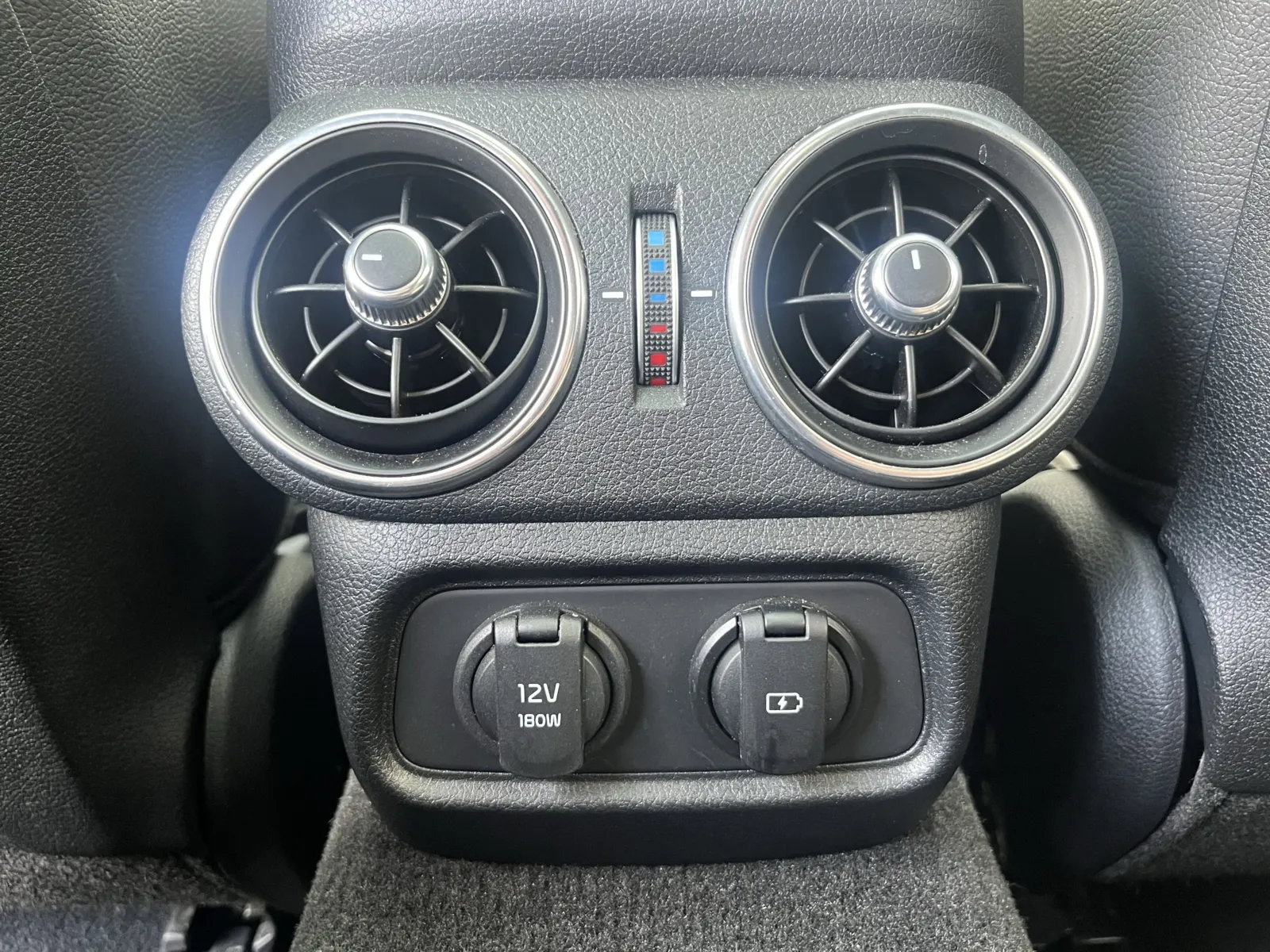 Kia Stinger photo 26