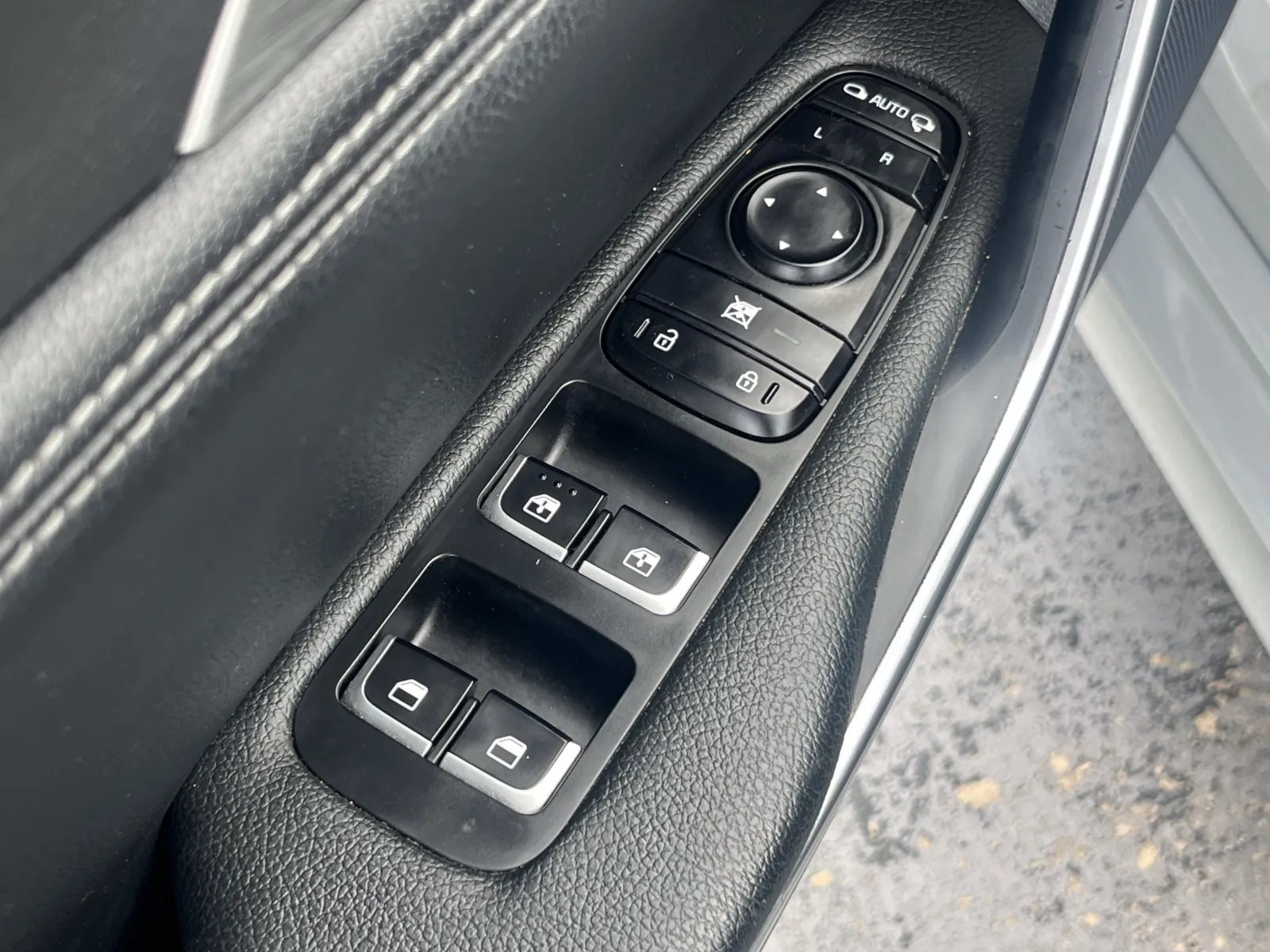 Kia Stinger photo 24