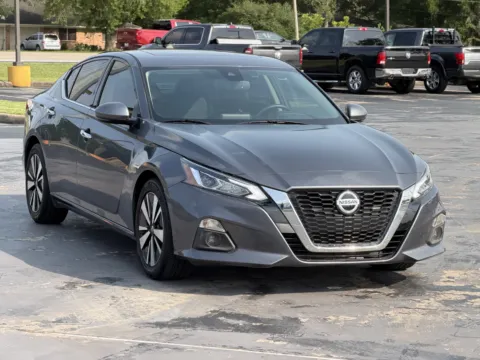 Photos of 2020 Nissan Altima 2.5 SL for sale in Alvin, TX at Auto Boutique Texas