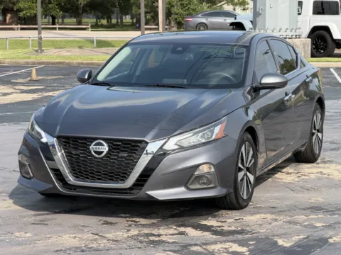 Another view of 2020 Nissan Altima 2.5 SL for sale in Alvin, TX at Auto Boutique Texas