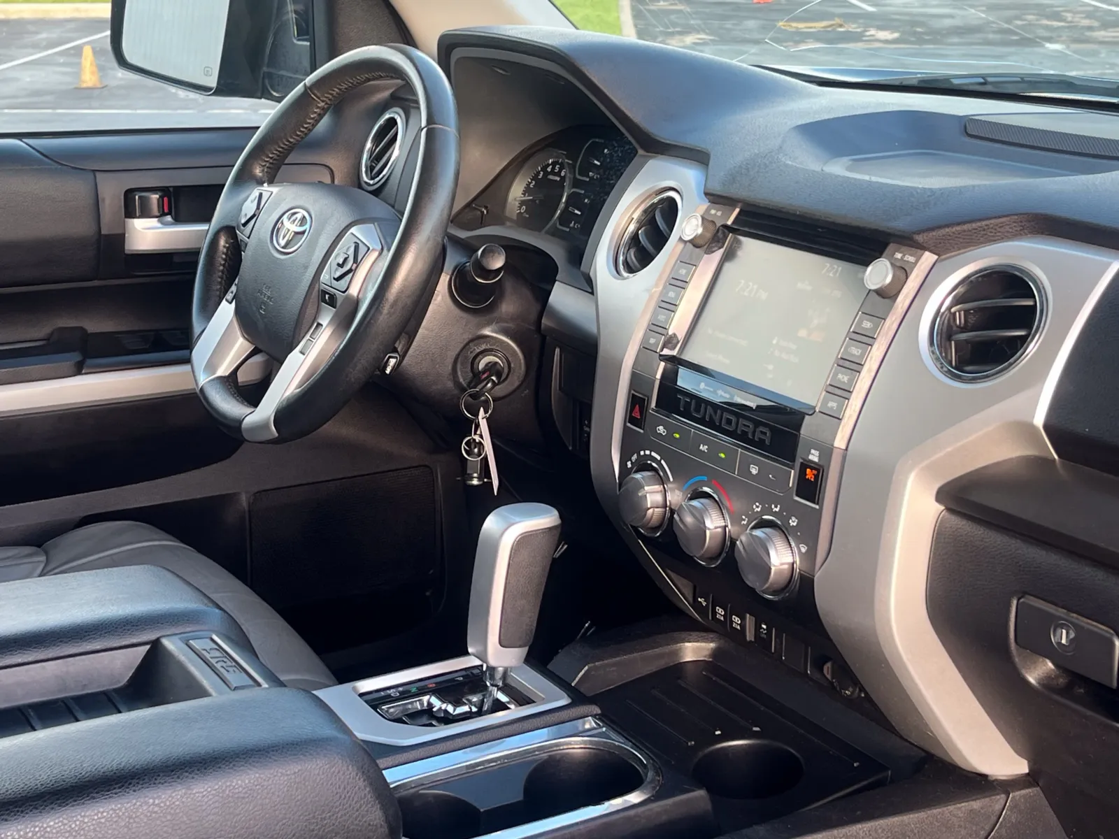 Toyota Tundra photo 11